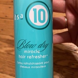 it’s a10 Blow Dry miracle hair refresher